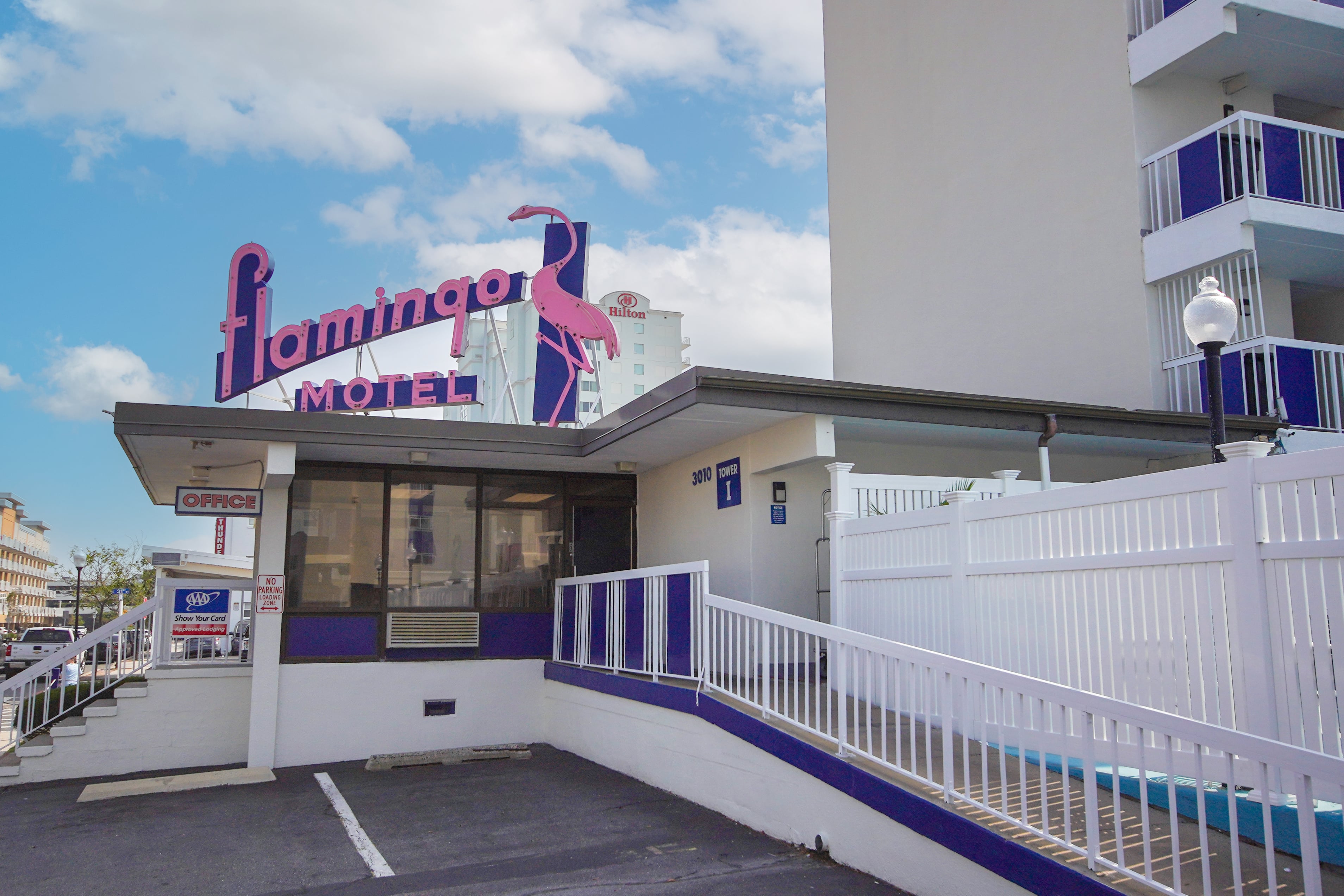 flamingo-motel-exterior