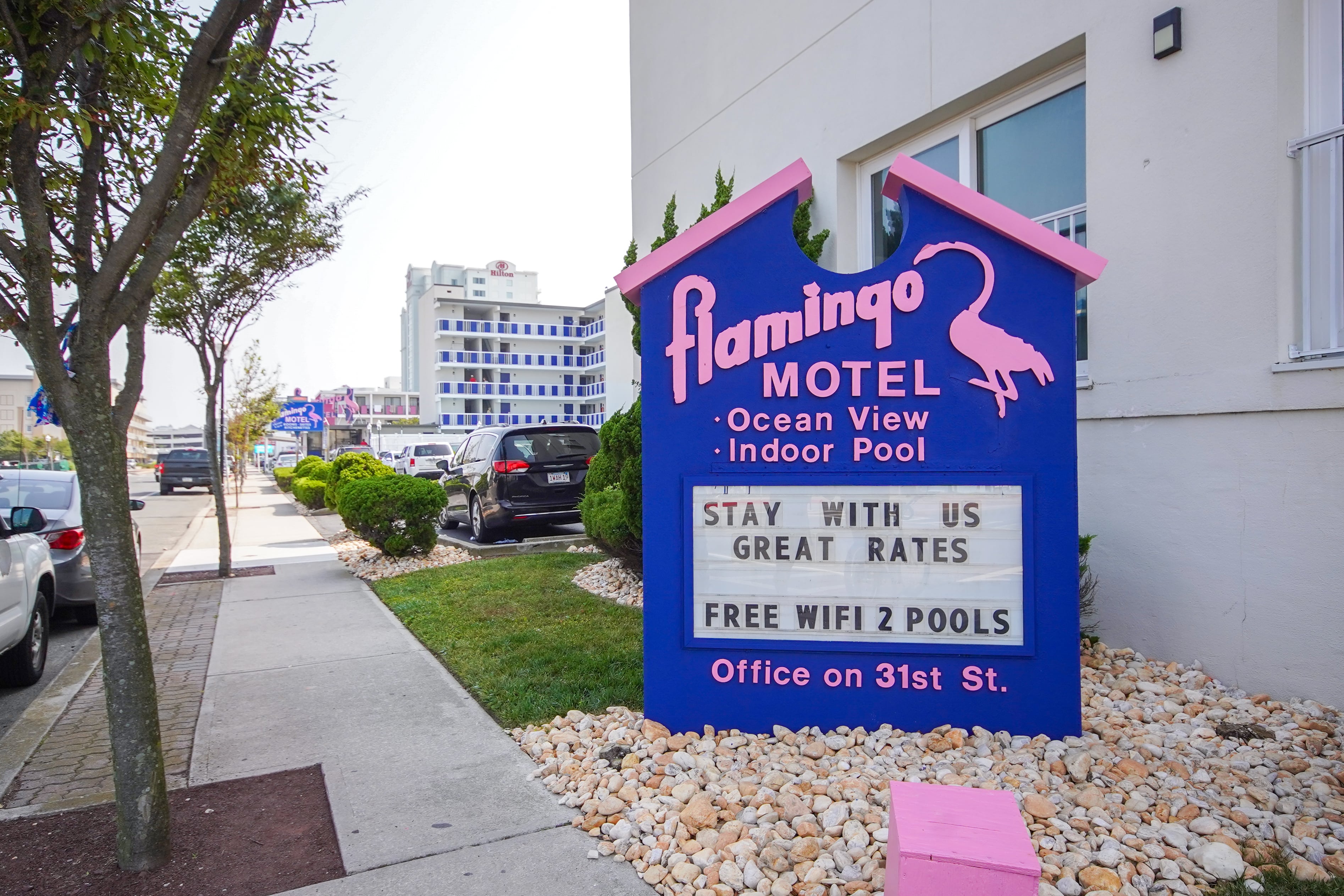flamingo-motel-exterior
